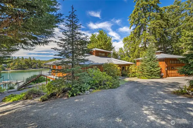 Circle driveway to the house and detached garage.