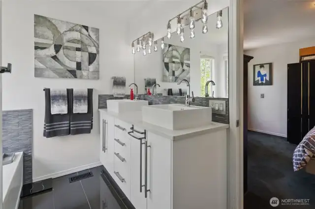 Double sinks in the Primary Bath