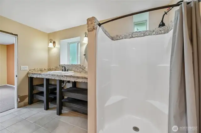 Bedroom 4 private bathroom