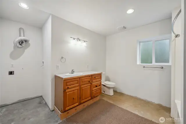 Basement bathroom #4 w laundry hookups