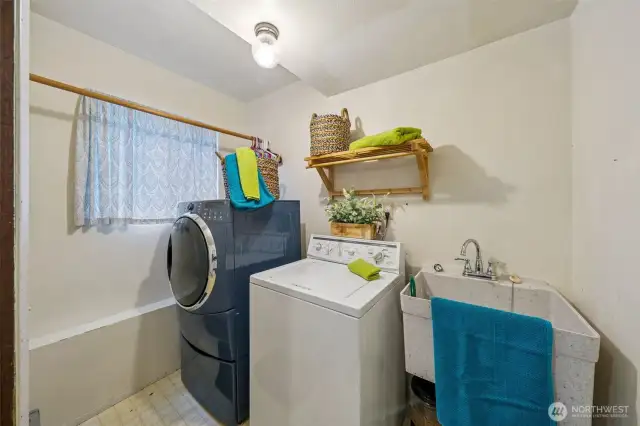 The lower level laundry room with utility sink, and hanging rods, just off the patio door and garage, is a great location for a "mud" room, pet area, and your mountain biking/hiking dirty laundry!