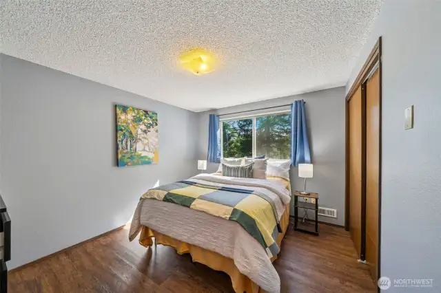 The upper level, just a few steps from the main level entry, features 3 bedrooms, and 2 full baths.  The bedrooms all enjoy laminate wood flooring for easy cleaning and a handsome style.  Ample space here for a queen bed.