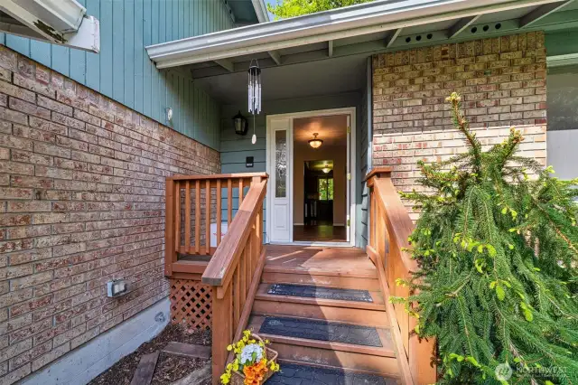 The welcoming front porch leads to a 1993 sq/ft plan with 3bdrms, 2.5 baths, living/great room/dinning/kitchen on the main floor , bedrooms up and large bonus/family room, 1/2 bath, laundry and garage on lower level.