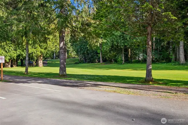 The lovely golf course and neighborhood offer fun recreation options like golf and frisbee golf, or just stroll the frinedly neighborhoods.