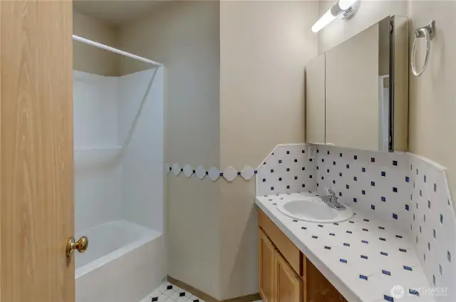 2nd bathroom convenient to all other bedrooms