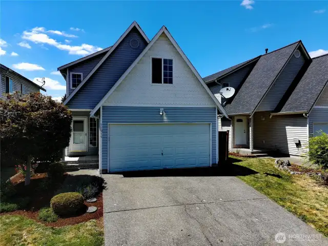 Charming 3 bed, 2.5 bath home in sought-after Willow Brook, nestled off Angeline Rd near Victor Falls trails and nature spots. Built in 2001 with 2005 updates, this 1,472 SF gem offers a gas fireplace in the great room, a spacious bonus room above the garage, and all bedrooms upstairs. Enjoy A/C, well-maintained HVAC systems, a fully fenced yard, vinyl siding, and a solid roof. Professionally landscaped for curb appeal—move-in ready and close to schools, shopping, and parks! Gate in back fence opens directly into community park! Short trail is a quick hike to Victor Falls Elem.