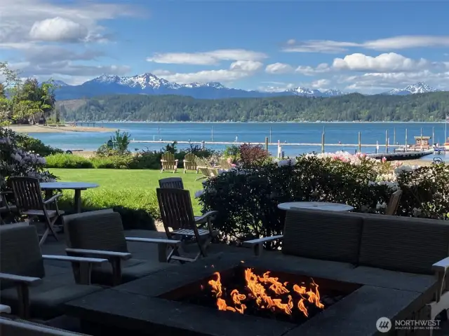 Alderbrook Resort & Golf Course waterfront and dock that has kayak, & various boat rentalls.