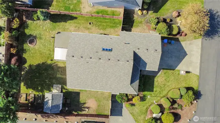 Brand new roof 10/2025!