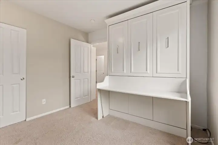 Murphy bed in guest room/office.