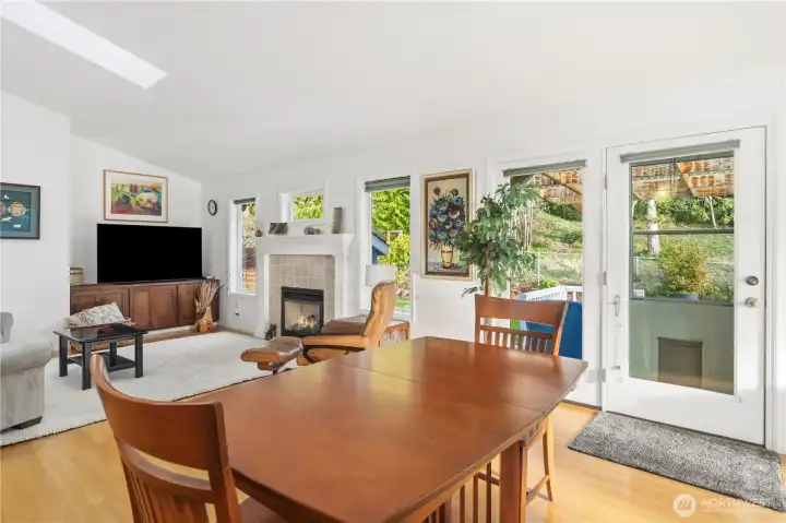 From the dining room you can see the door to the back deck. Screen door has a dog door.