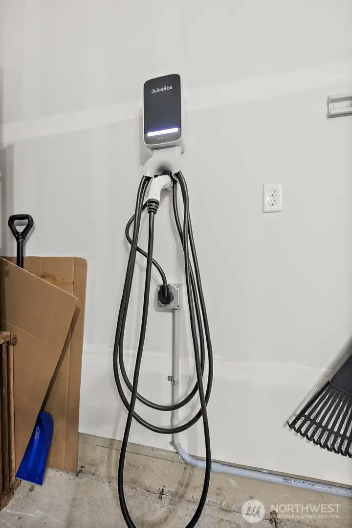 Big bonus in the garage: Your personal EV charging station!