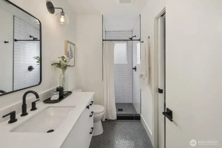 Dual access from hall and secondary suite