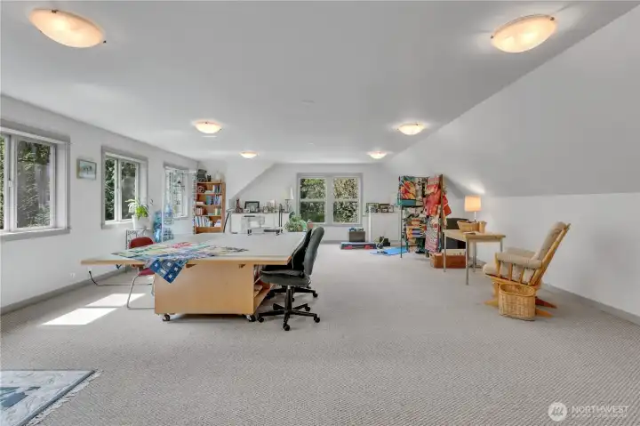 Sensational upper bonus room is ideal for entertaining or crafting