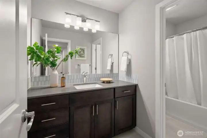 Upstairs full bathroom