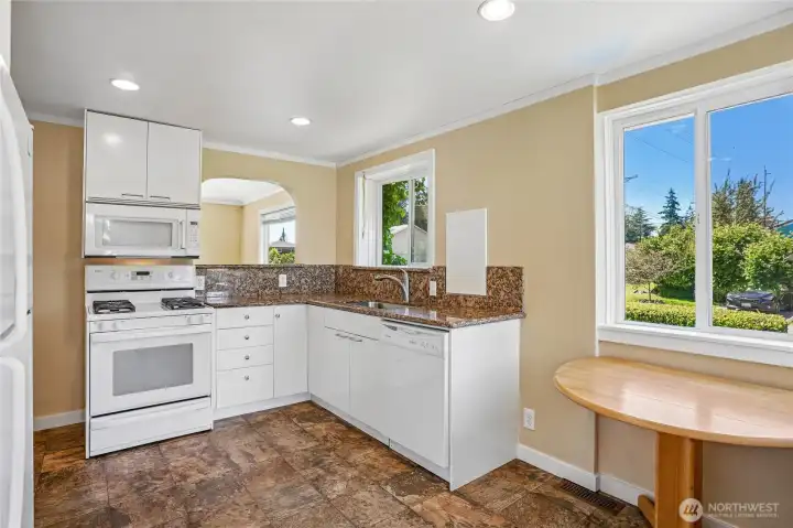 Eating space in kitchen