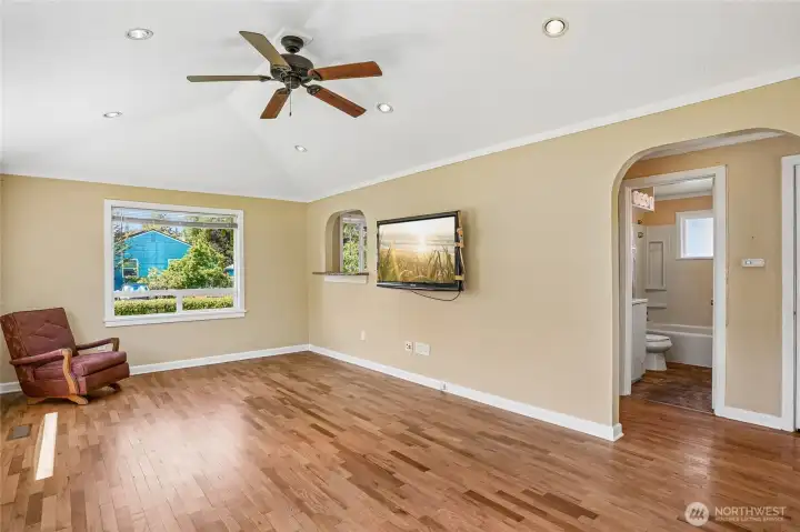Living room coved door way