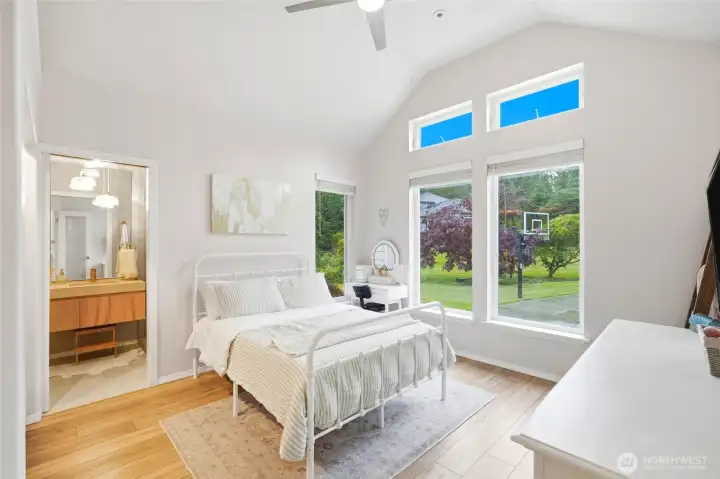 Ensuite on main level