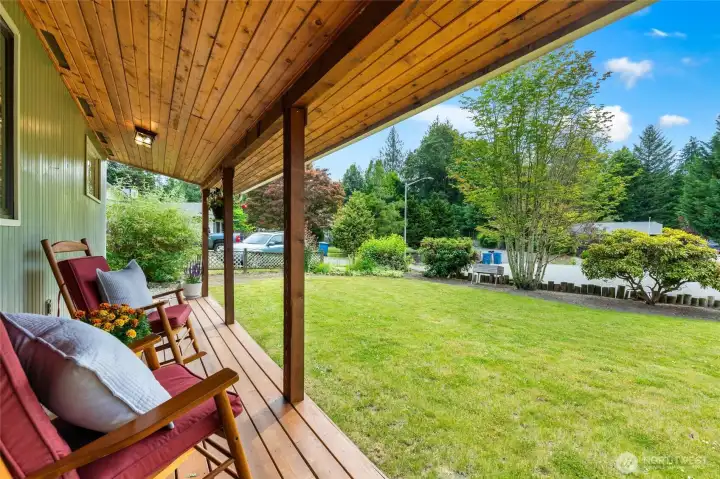 The cutest country porch!