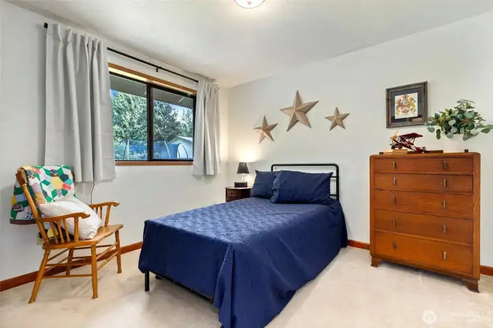2nd bedroom