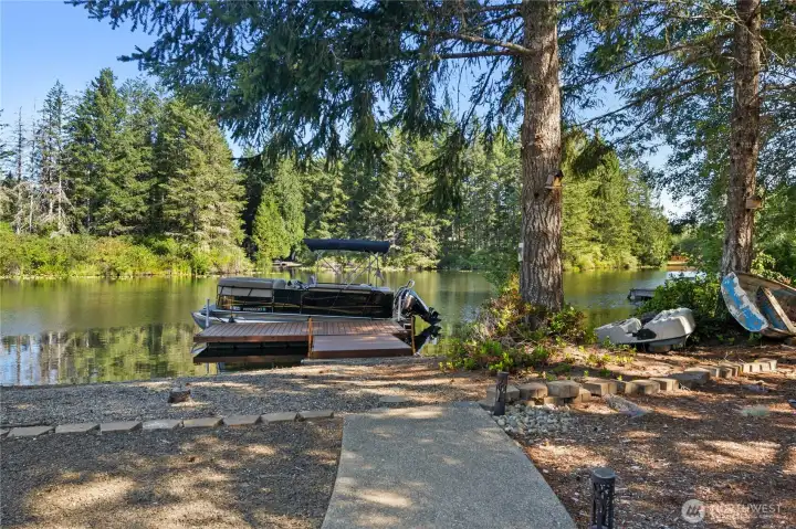 Walk way leading you to the dock.