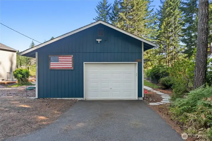 Welcome home. RV parking. Boat parking.  Gated entry.