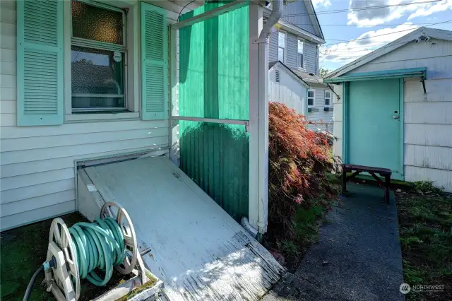 Basement/crawlspace