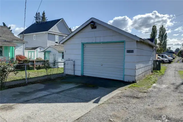 Detached Garage