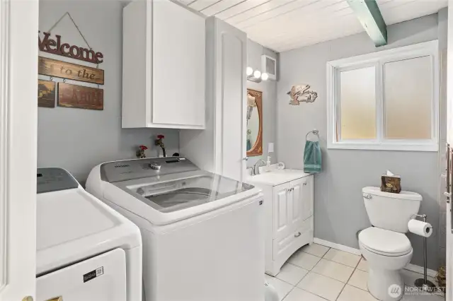 Main floor bath/laundry room!