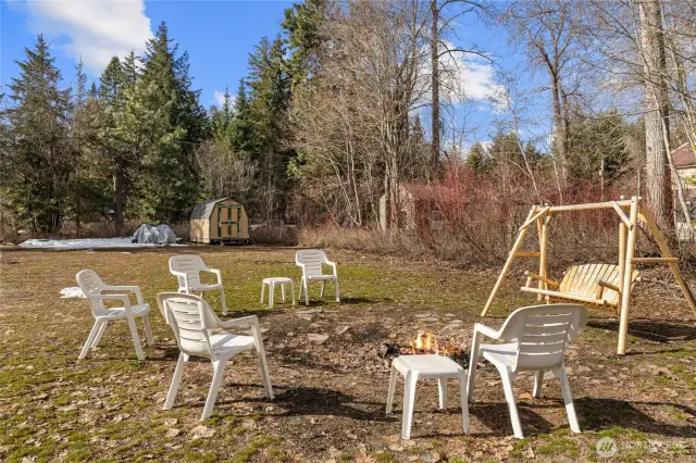 Firepit and large open lot!