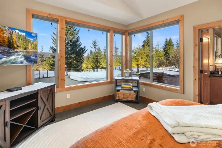 Wake up to the most beautiful sunrises in the main floor primary suite! No need to put these shades down, ultimate privacy in this home.