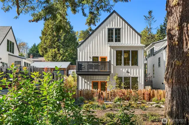 2216 NE 125th is the largest of three stunning floor plans at Thornton Creek Commons and enjoys a premium location with views to gardens, preserved woodland and Thornton Creek.