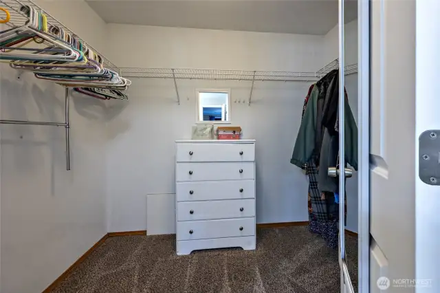 Ensuite Bedroom Walk-in Closet