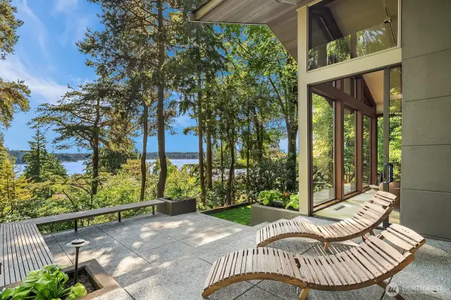 Lounge on the west-facing patio and soak in panoramic views of Lake Washington, Seward Park, and the lively scene of boaters and water sports below.