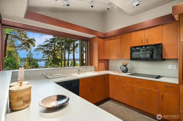 Even the kitchen sink comes with a view—imagine taking in this spectacular scene while doing the dishes!