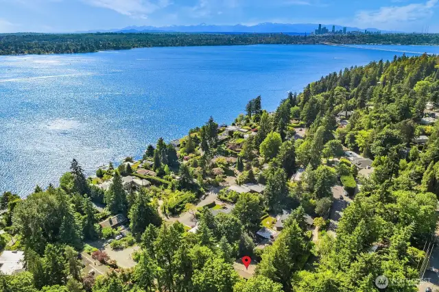 Located on the northwest side of Mercer Island, this home offers quick and convenient access to I-90, Seattle, and the Eastside.