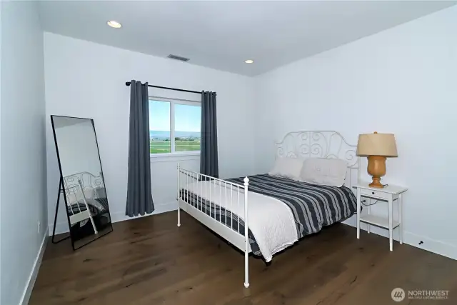 Guest bedroom