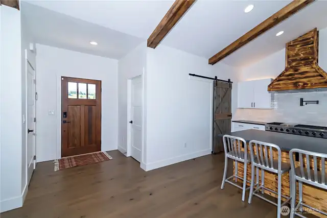 Entry with close-by 1/2 bath
