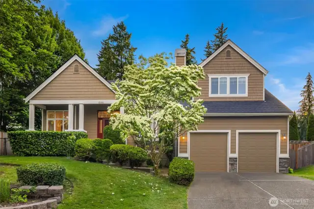 ?A Burnstead beauty reimagined—$300K in refined upgrades grace this 6BD/3.25BA haven.
