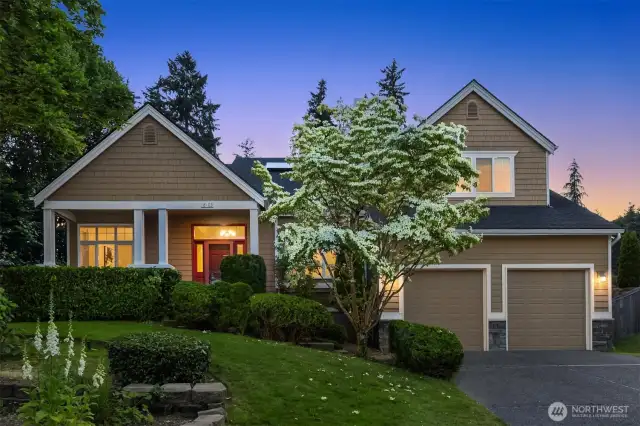 ?A Burnstead beauty reimagined—$300K in refined upgrades grace this 6BD/3.25BA haven.