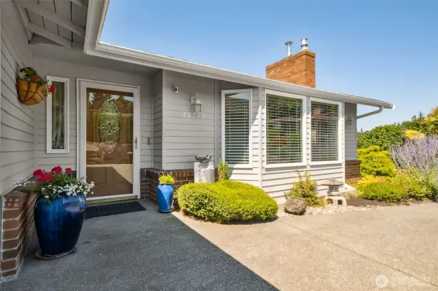 Welcoming front entry!