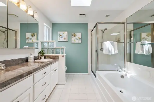 ... with HUGE ensuite ... walk-in shower ... soaking tub ... love the glass block & soothing colors!