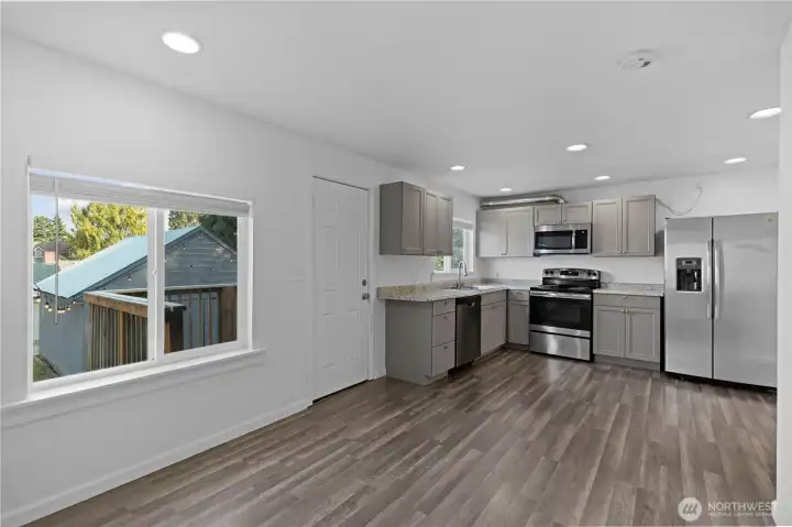 Efficient layout with modern appliances