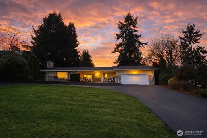 A beautiful house in a beautiful setting near every thing you want to be close to...and all your living on one level!!