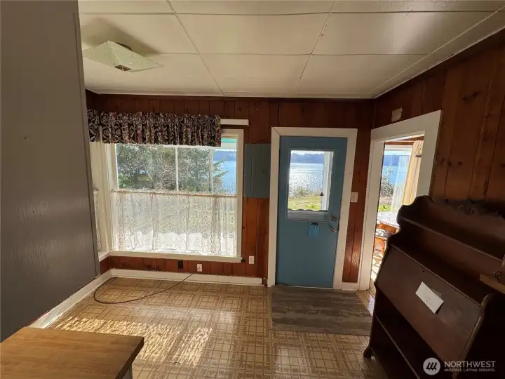 Breakfast nook entree to out side