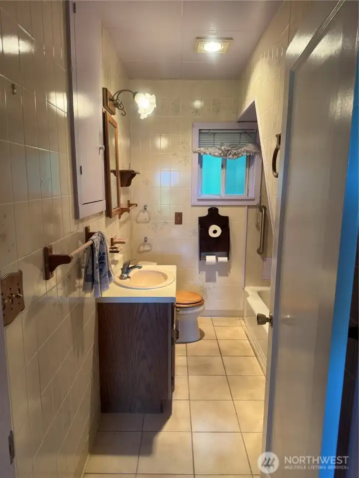 Bathroom with vanity tub n shower Bathroom with vanity tub n shower