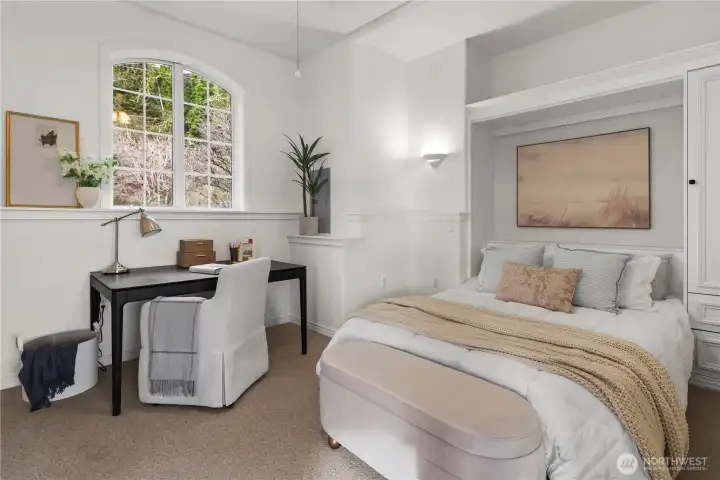 Multi-functional space offering a Murphy bed and dedicated desk area, perfect for guests or working from home.