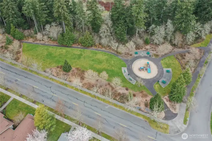 Another pocket park is just 2 blocks away.