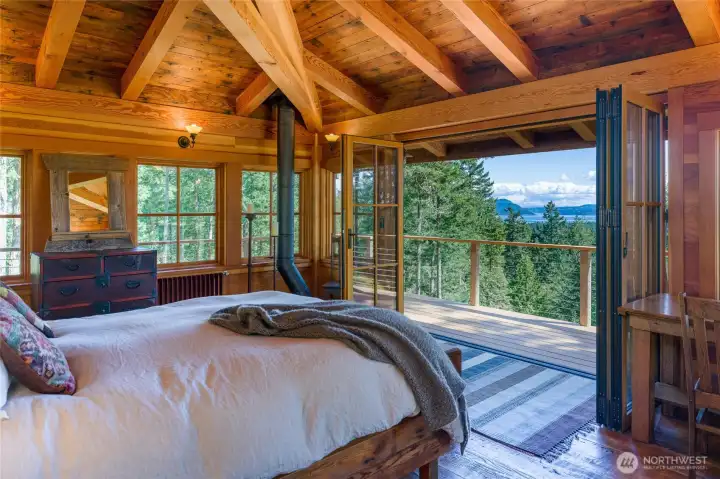The  loft primary bedroom feels like you are on top of the world. Fully wraparound deck and far reaching views perfectly recreate the forestry lookout experience.