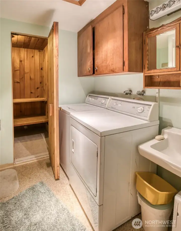 3/4 main bath includes dry sauna.