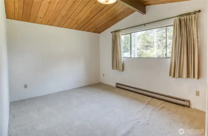 3rd bedroom in front of house.